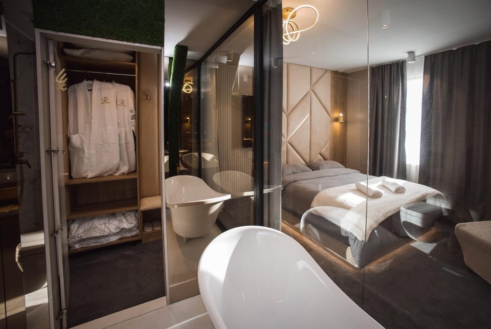Bedroom, Bath, towels