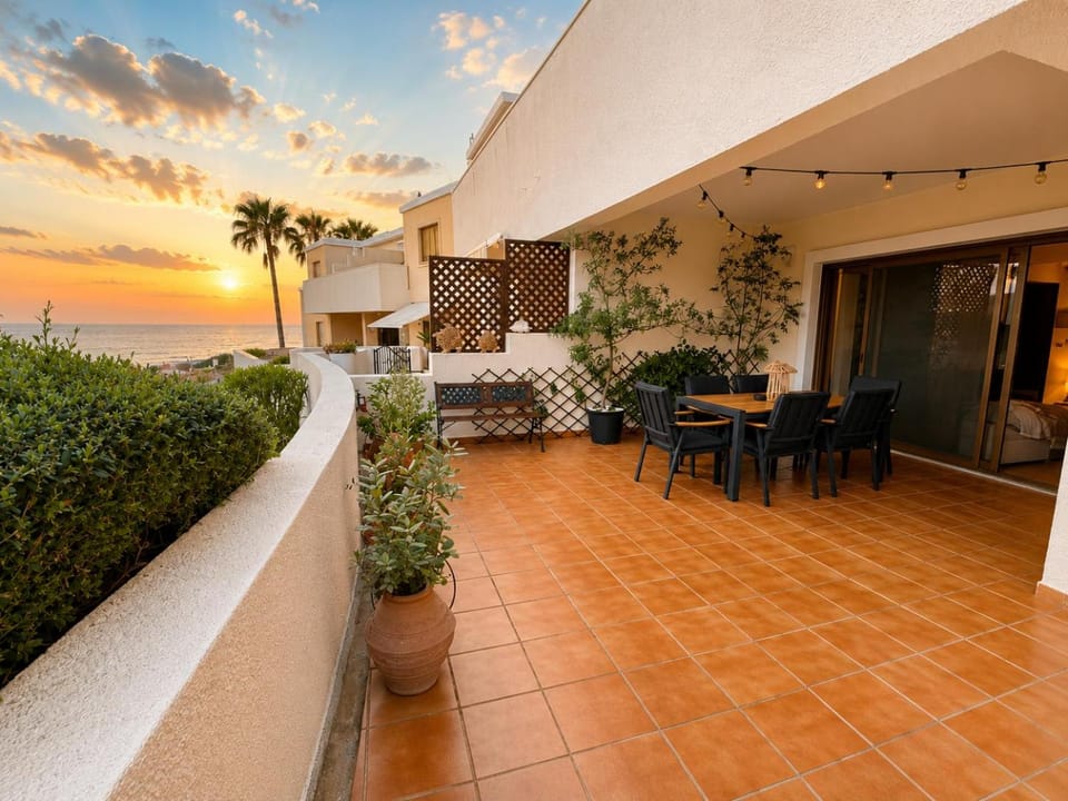 Balcony/Terrace, Seating area, Sea view, Sunset