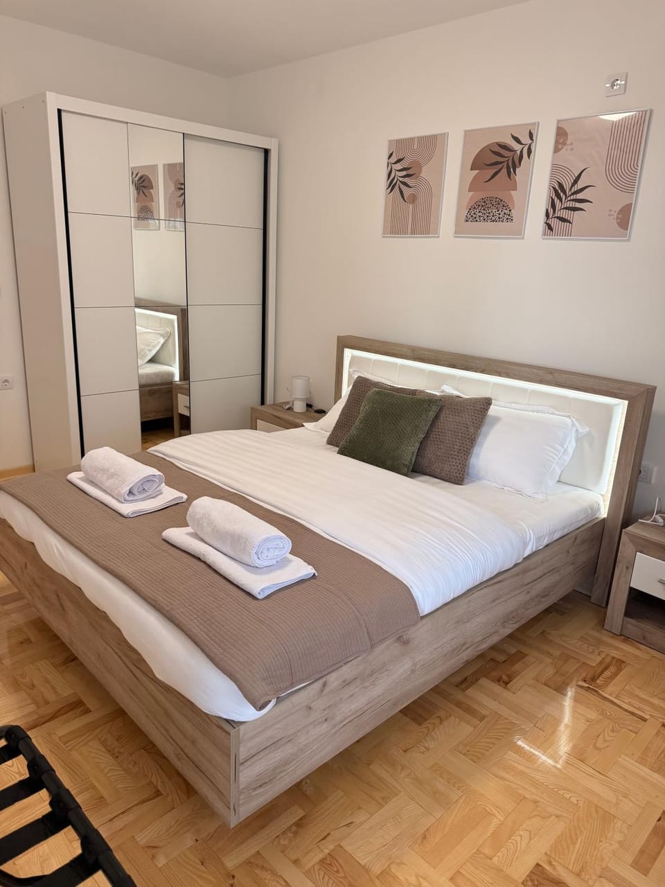 Bed, Bedroom, towels, wardrobe