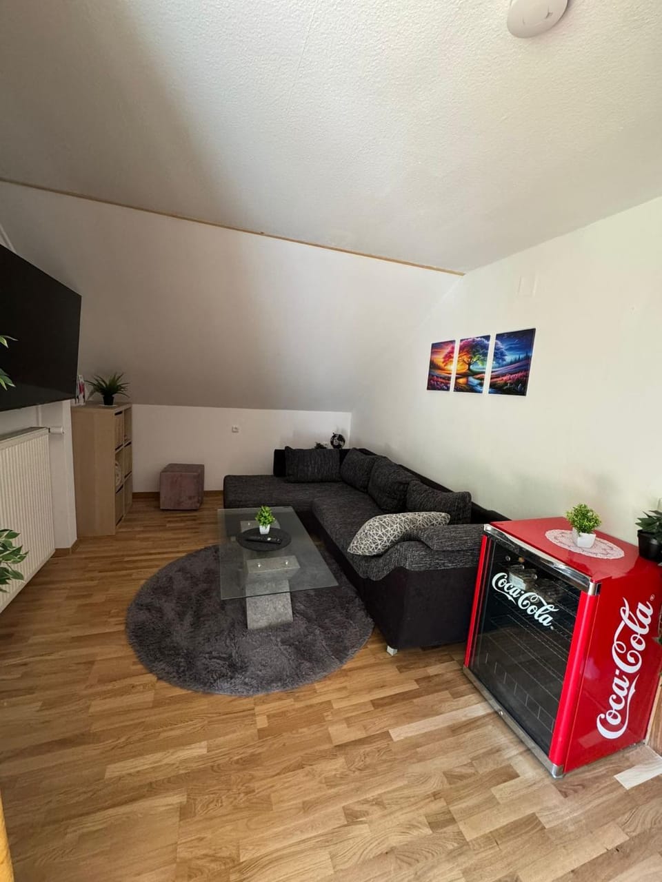TV and multimedia, Living room, Seating area, Evening entertainment