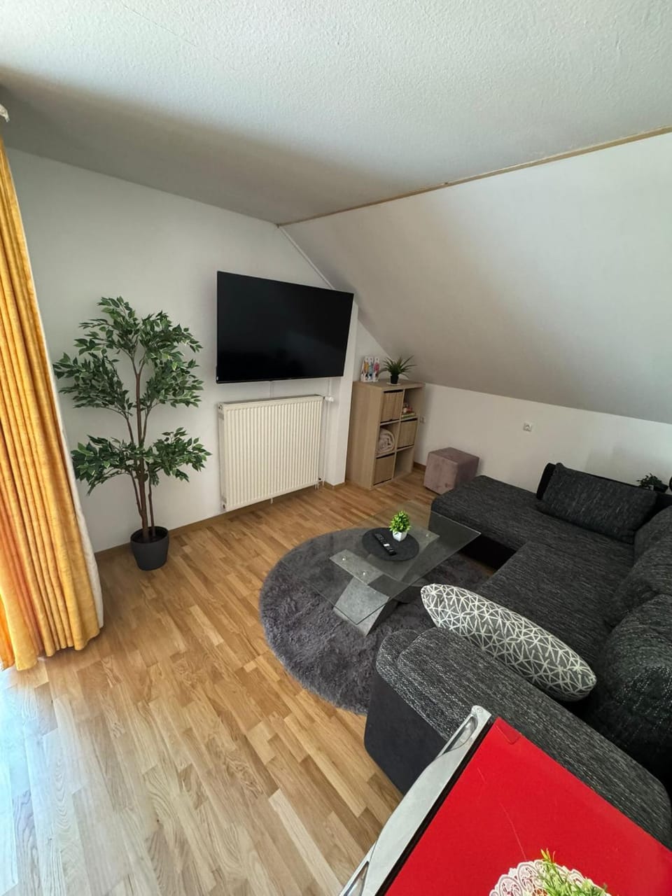 TV and multimedia, Living room, Seating area, Evening entertainment