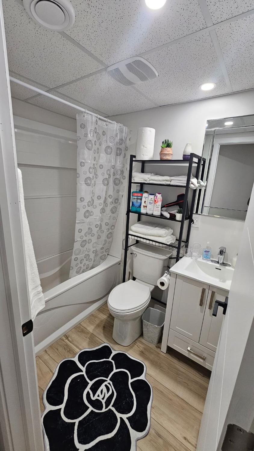 E & T 2 Bedroom Executive Suite House in Winnipeg