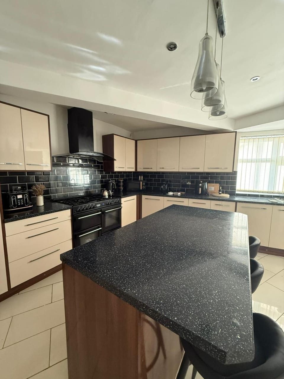 Emerald Manor - Free Parking - Free Wifi House in Solihull