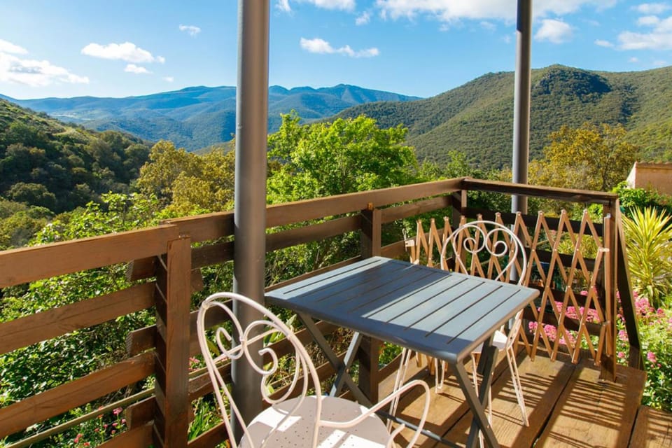 Patio, Mountain view