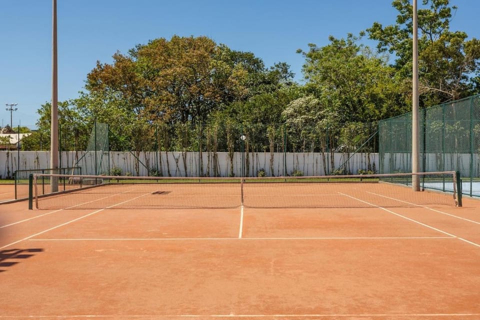 Day, Tennis court