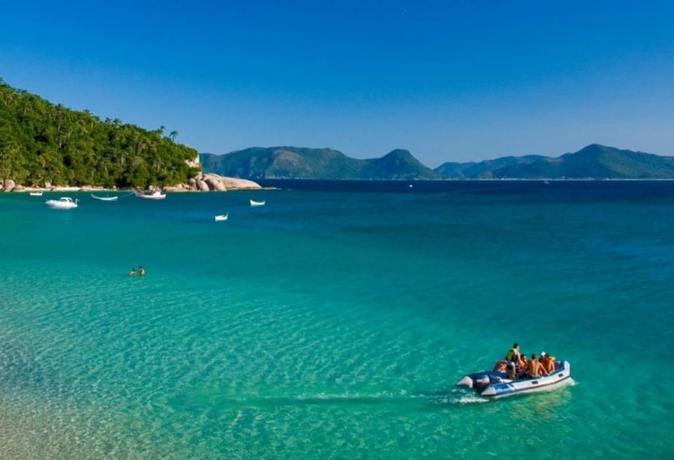 Nearby landmark, Day, People, Activities, Beach, Lake view, River view, Sea view, group of guests