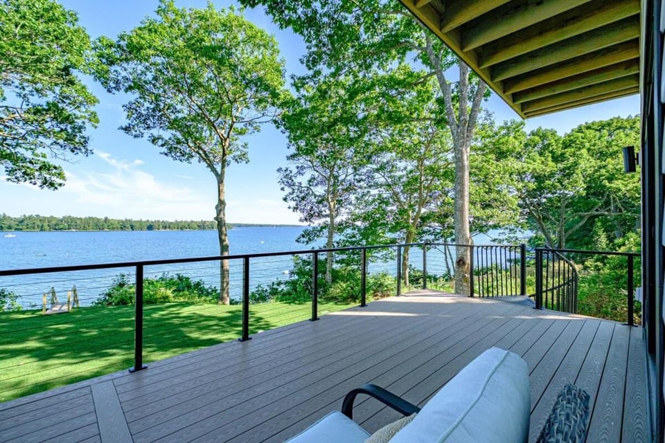 Modern Ocean Front Home 4 bed, 5 bath Freeport Villa in Freeport