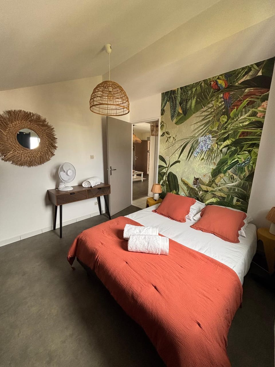 Bed, Photo of the whole room, Bedroom, towels