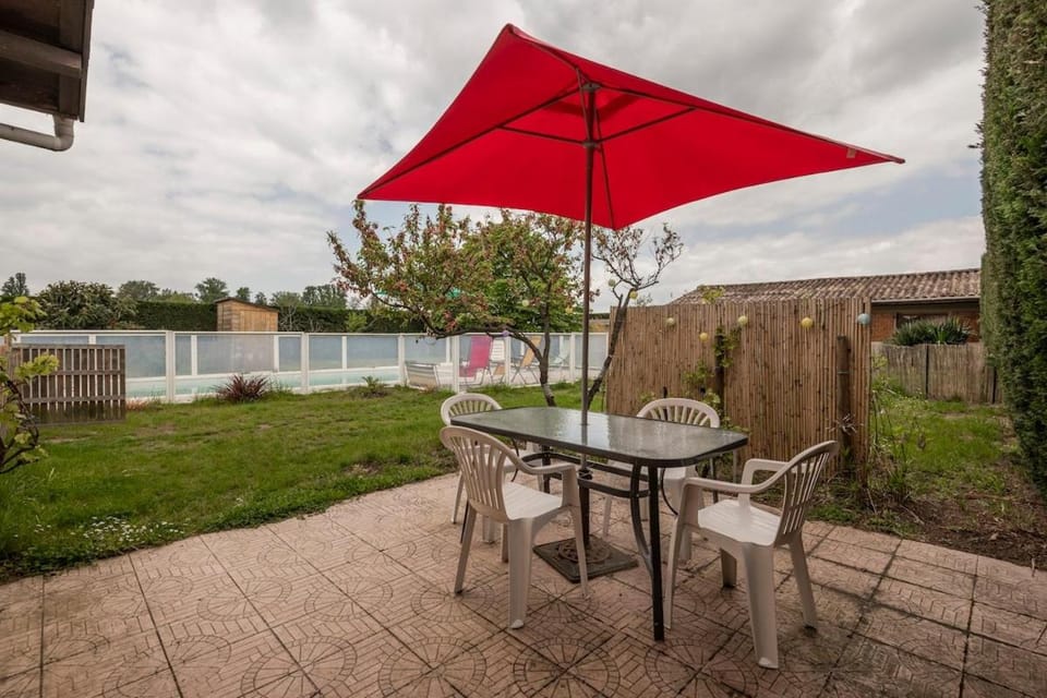 Gite Cosy terrasse jardin et piscine Calme garanti Villa in Saint-Émilion