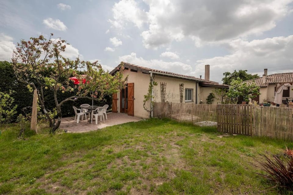 Gite Cosy terrasse jardin et piscine Calme garanti Villa in Saint-Émilion