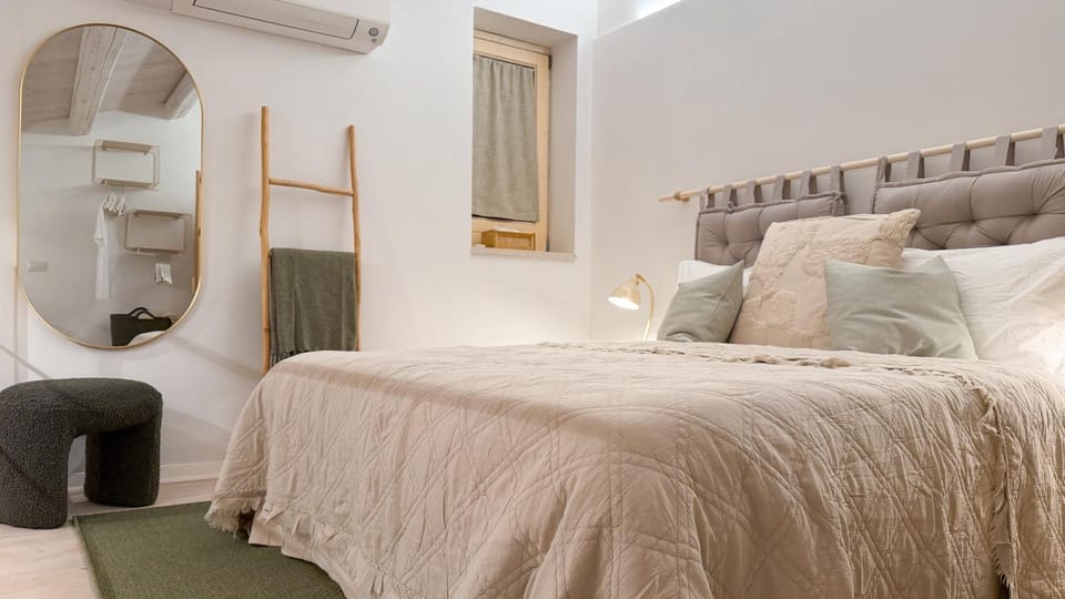 Bed, Bedroom, air conditioner