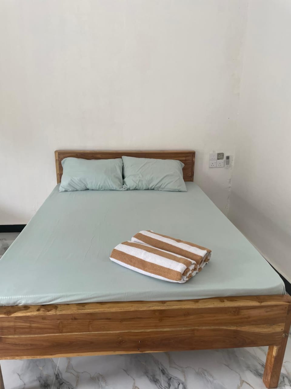 Photo of the whole room, Bedroom, towels