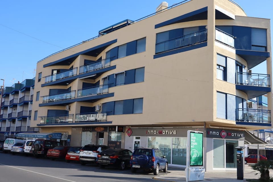 Property building, Facade/entrance, Off site