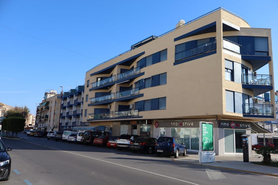 Property building, Facade/entrance, Off site