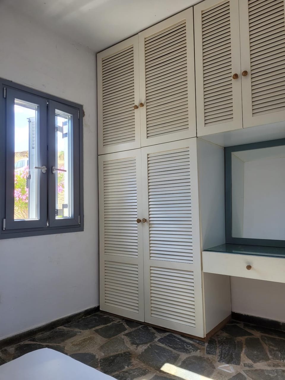 Bedroom, wardrobe