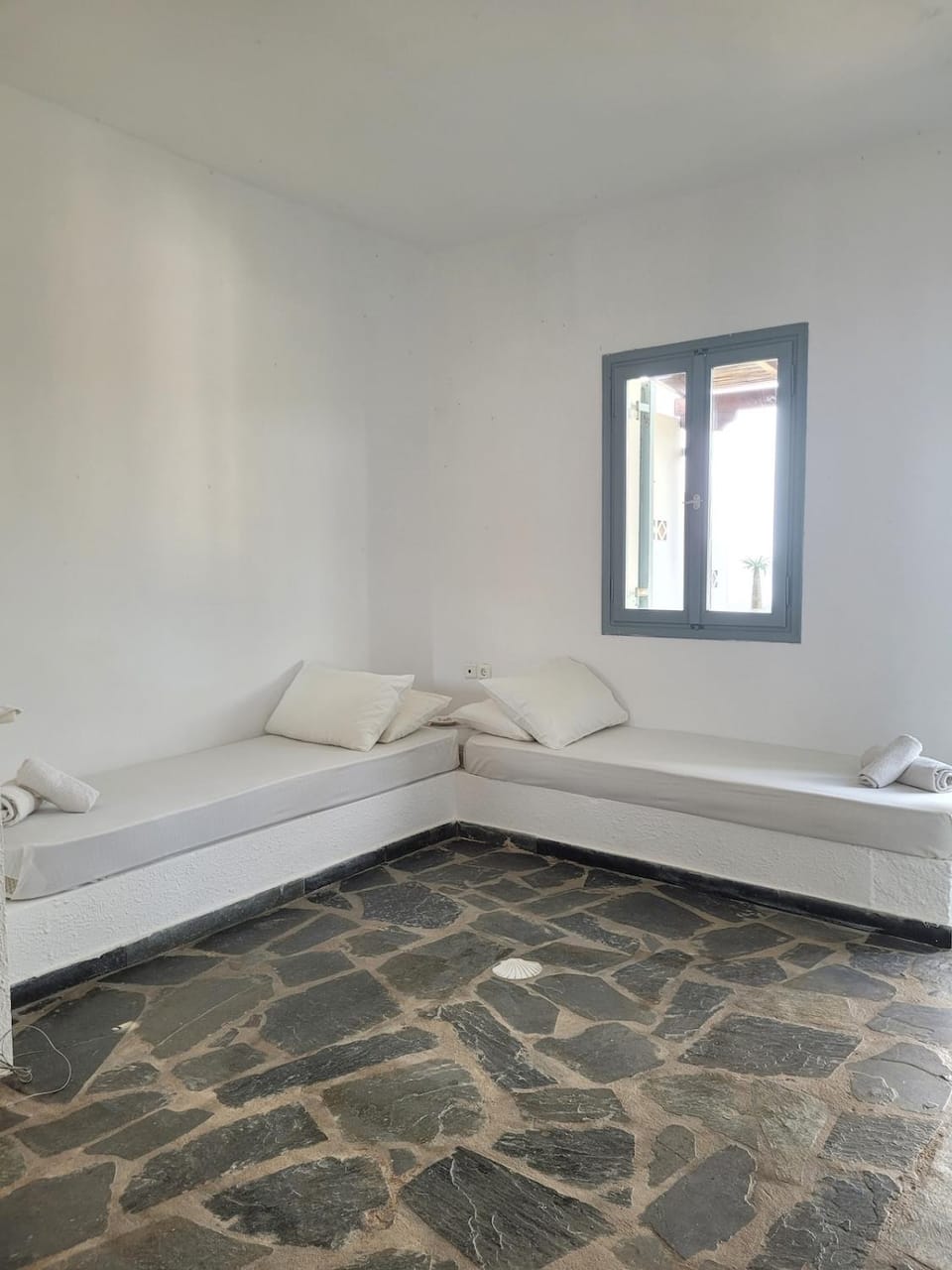 Bed, Living room, Seating area