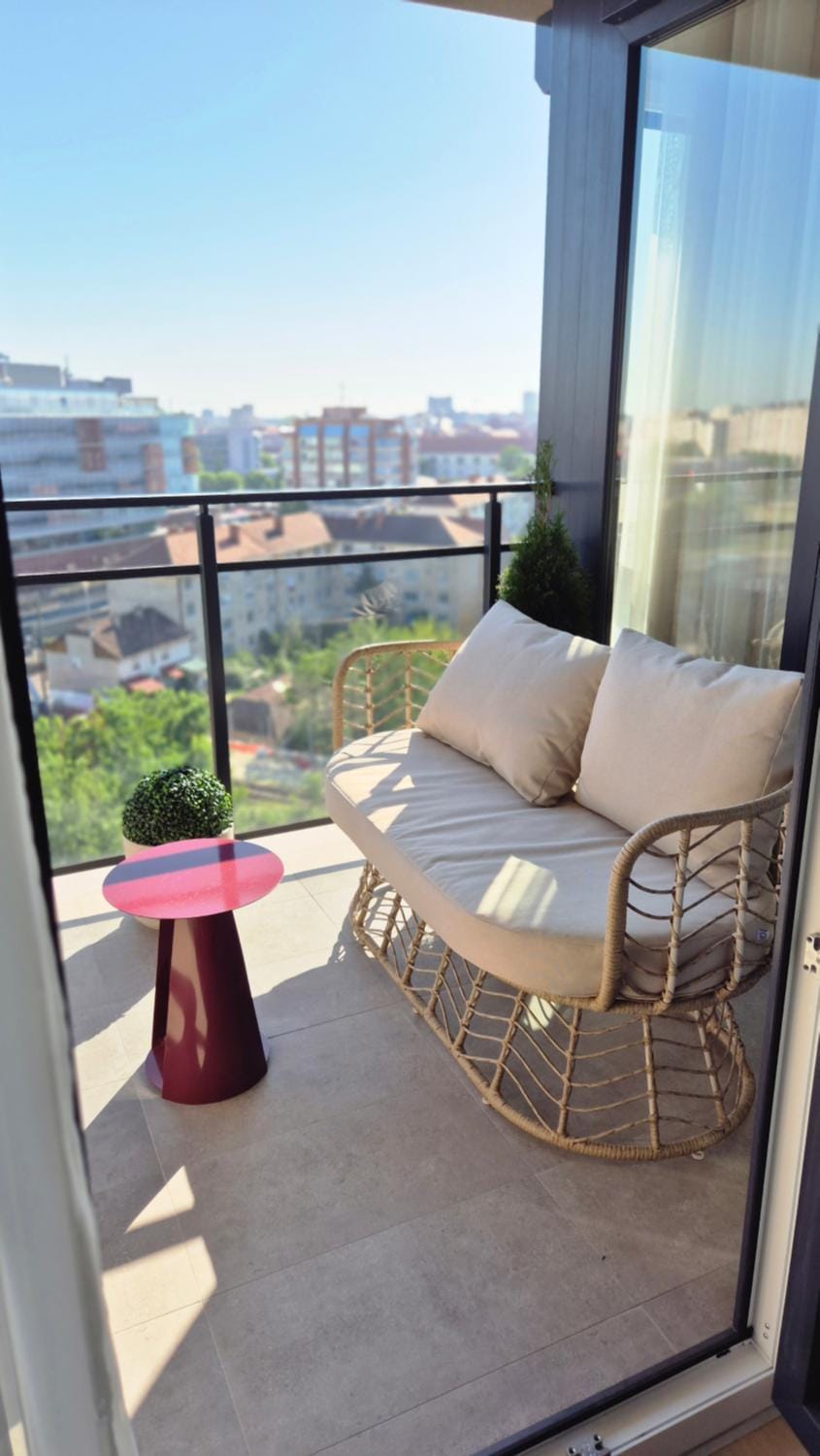 Day, View (from property/room), Balcony/Terrace, Seating area, City view, Sunrise
