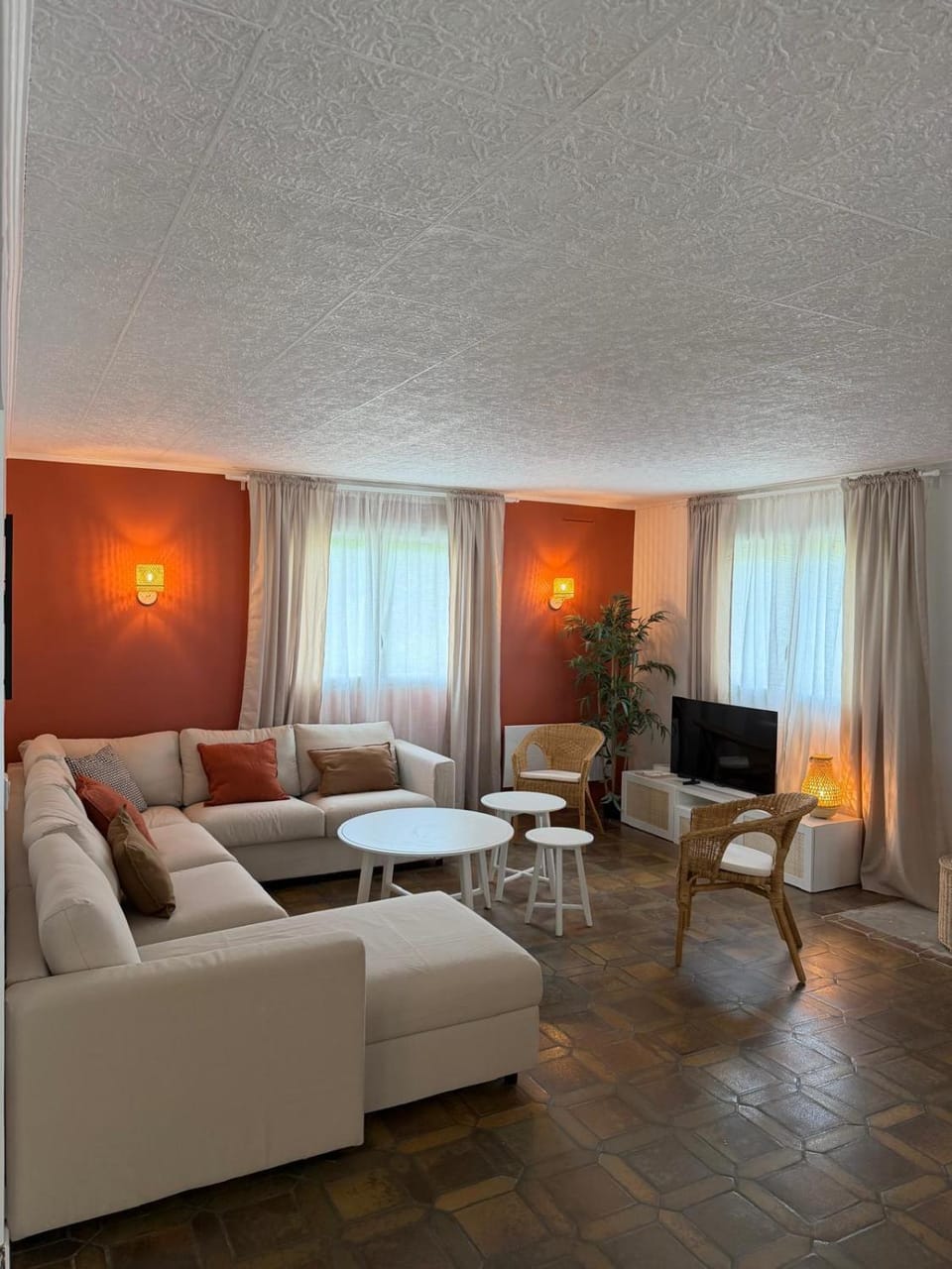 Communal lounge/ TV room