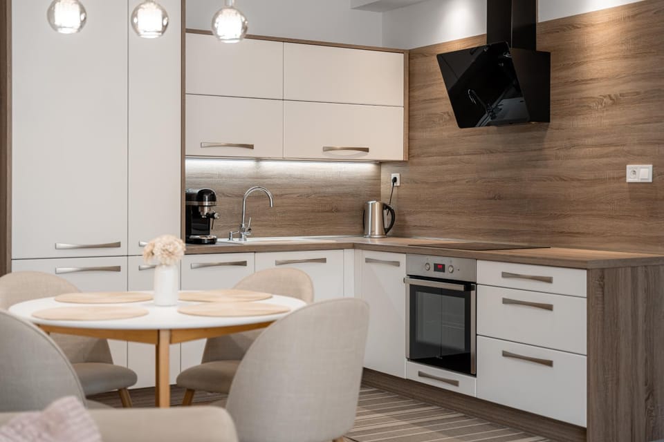 Kitchen or kitchenette, Dining area, oven, kitchen
