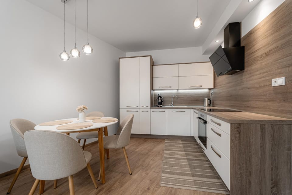 Dining area, kitchen