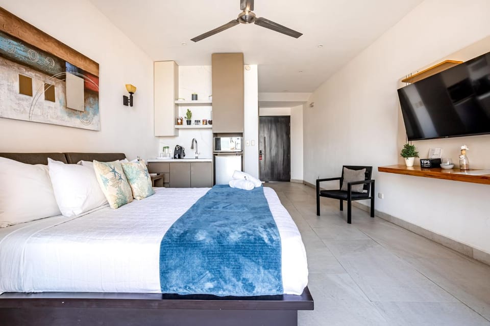Communal lounge/ TV room, Bed, TV and multimedia, Bedroom