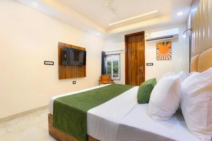 Hotel M-B 'Just 2-mint From New Delhi Railway Station & connaught Place Bed and Breakfast in New Delhi