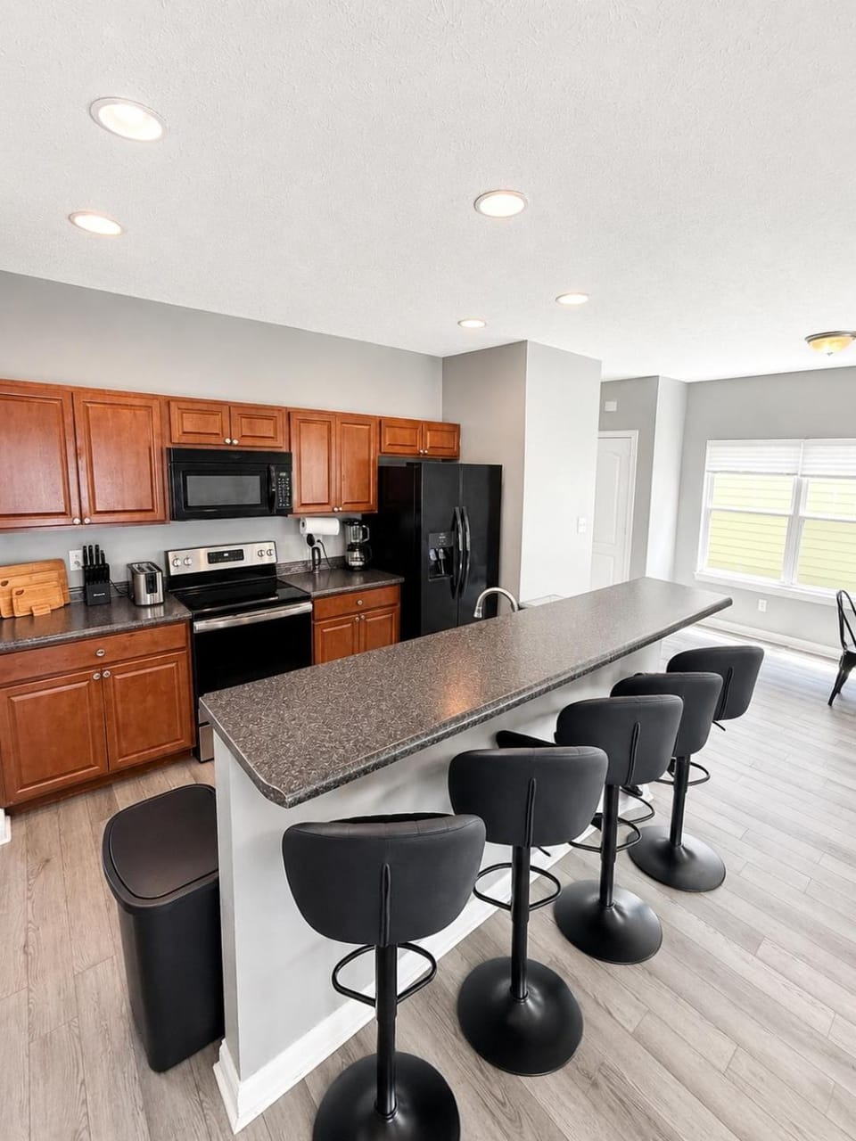 4BR Indy Home Near Downtown, Pets Welcome, Parking House in Indianapolis