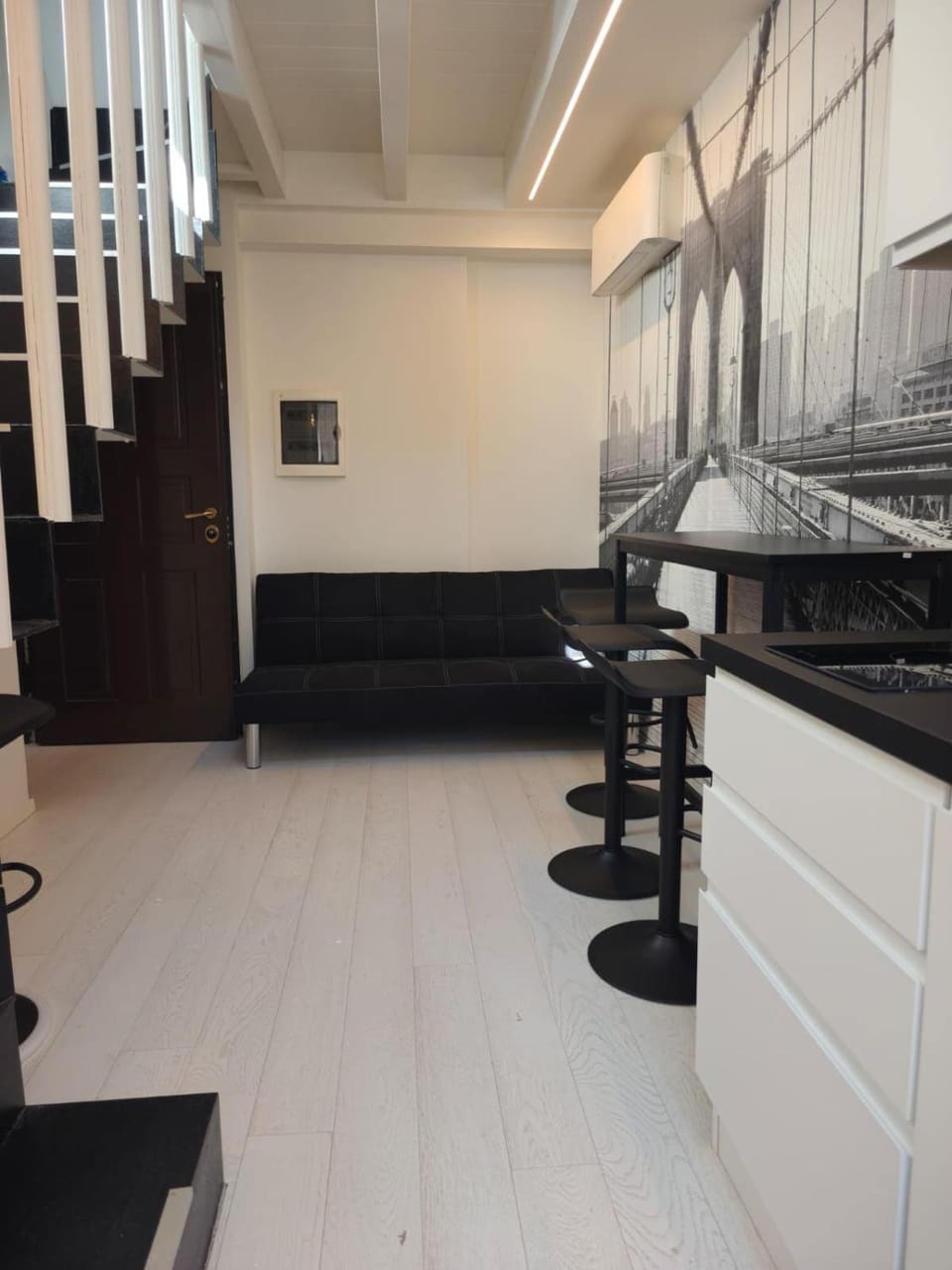 TV and multimedia, Kitchen or kitchenette, Living room, Seating area