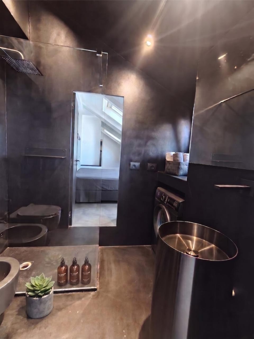Shower, Toilet