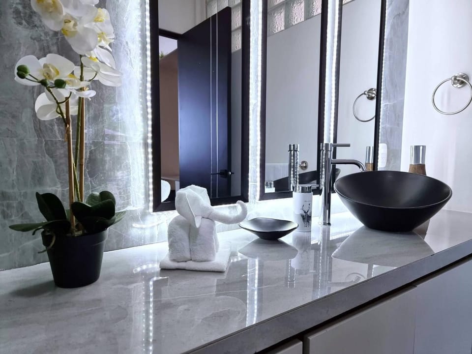 Luxury Adults-Only Retreat with Ocean Views in Manuel Antonio Apartment in Quepos