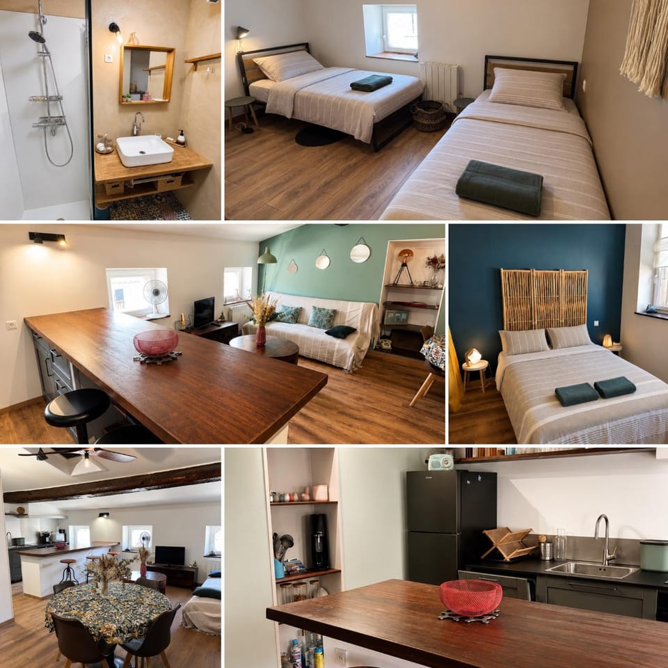 Bed, Dining area, Bedroom