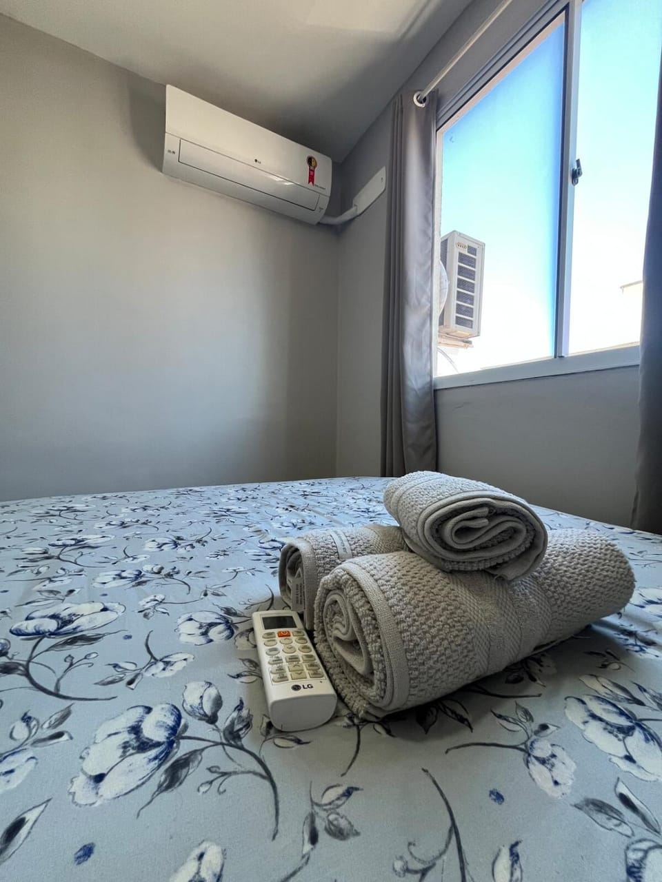 Bed, Bedroom, towels, air conditioner