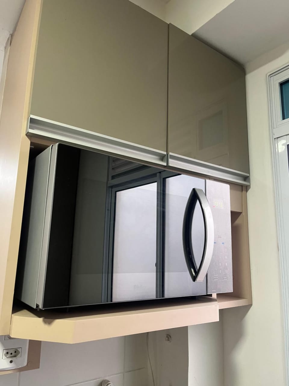 microwave, kitchen