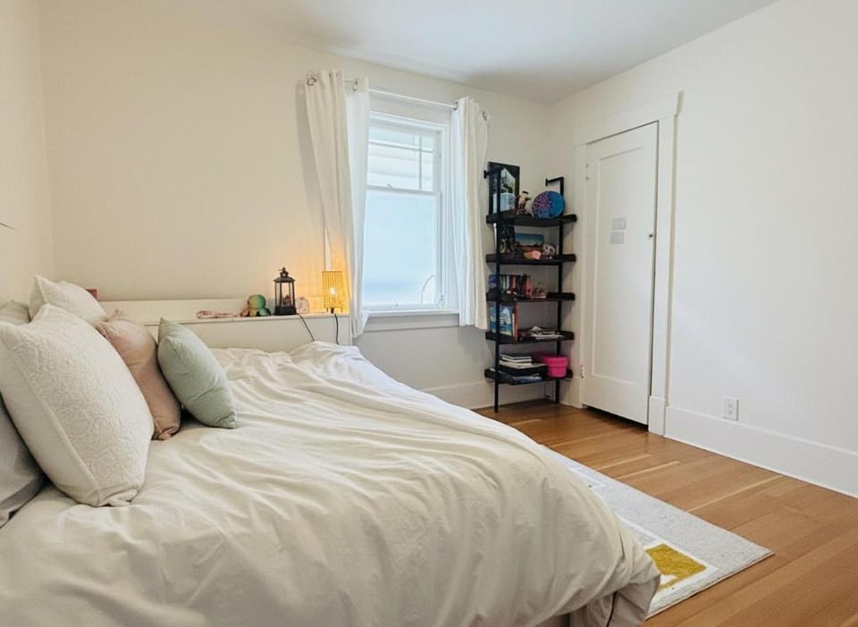 Peaceful private rooms with beautiful garden Vacation rental in Vancouver