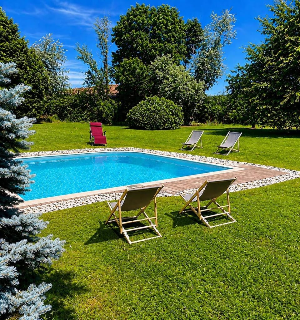 Beautiful Villa XL Pool AC Fireplace Large Park House in Gaillac