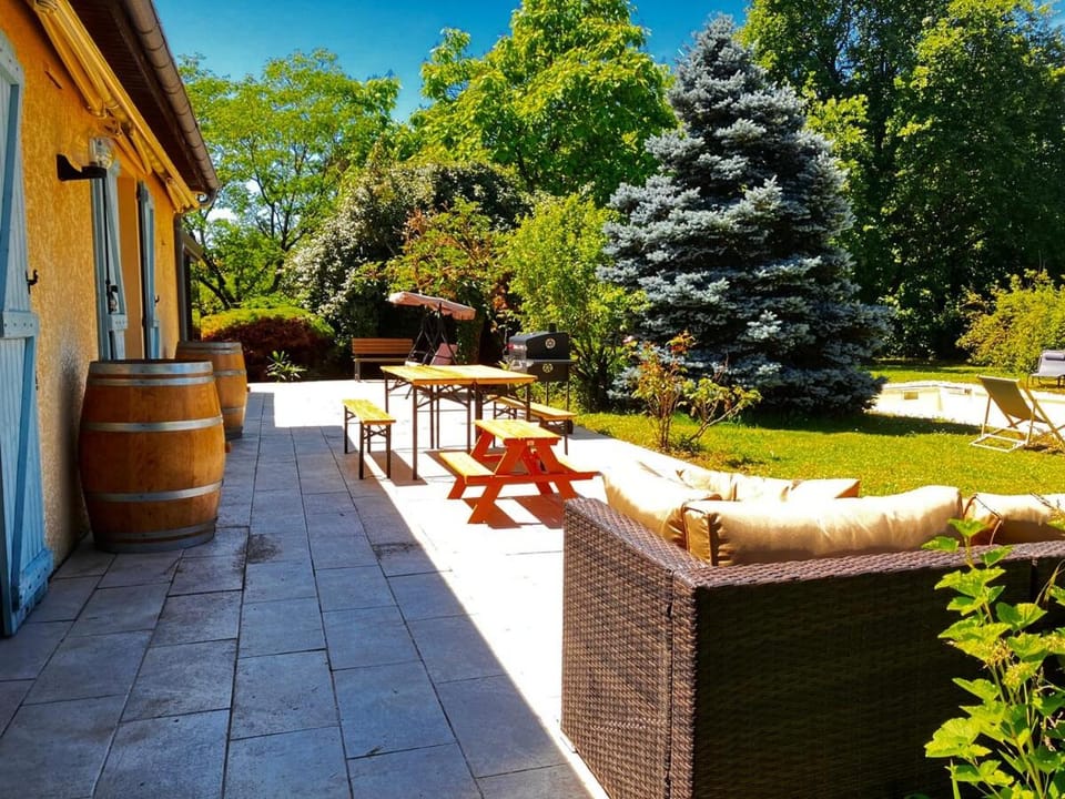 Beautiful Villa XL Pool AC Fireplace Large Park House in Gaillac