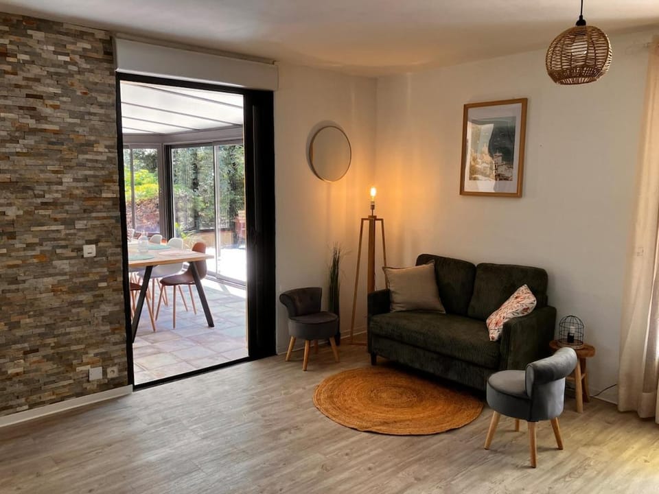 Beautiful Villa XL Pool AC Fireplace Large Park House in Gaillac