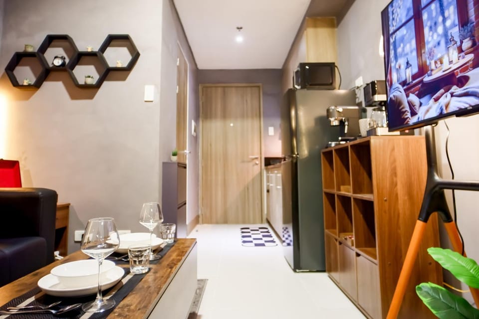 TV and multimedia, Kitchen or kitchenette, Decorative detail, Decorative detail, Dining area, Dinner, kitchen, kitchen