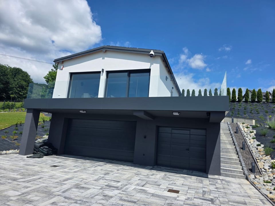 Property building, Day