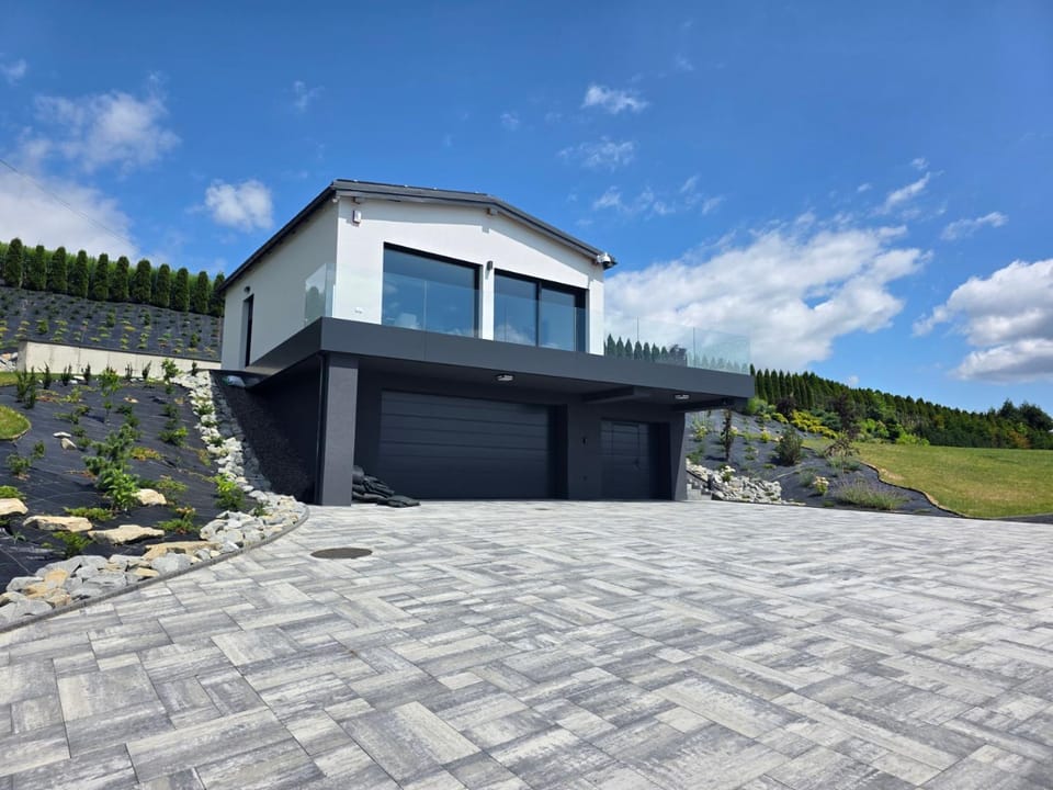 Property building, Day