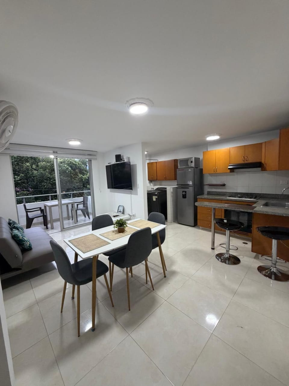 Kitchen or kitchenette, Living room, Seating area, Dining area