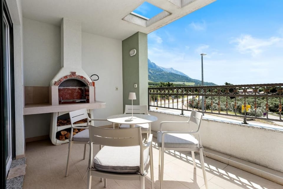 Yucca Residence - Sea View Penthouse with Jacuzzi Apartment in Baška Voda