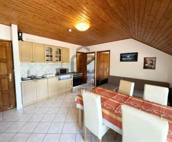 Hullám Apartmanház Apartment in Hungary