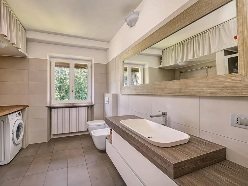 Casa Graziella - Parking and walk to Riva Bianca Apartment in Lierna