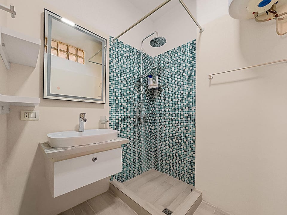 Shower, Toilet, Bathroom, Bath