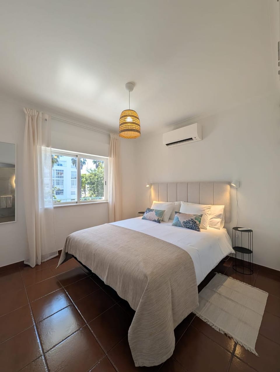 Bed, Photo of the whole room, Bedroom, air conditioner