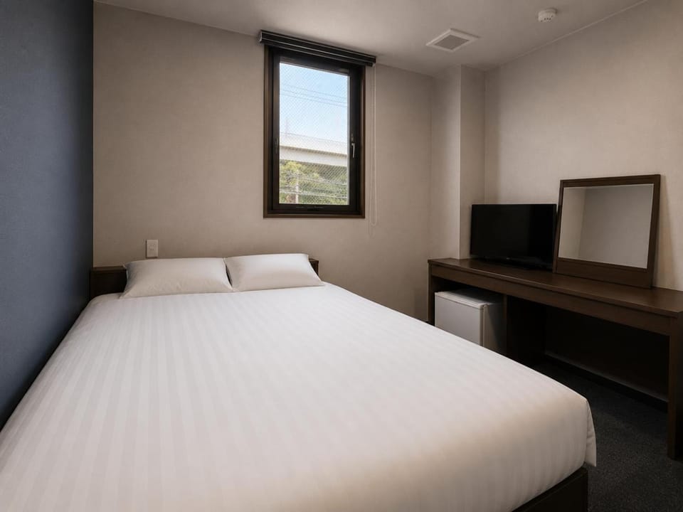 Bed, TV and multimedia, Bedroom