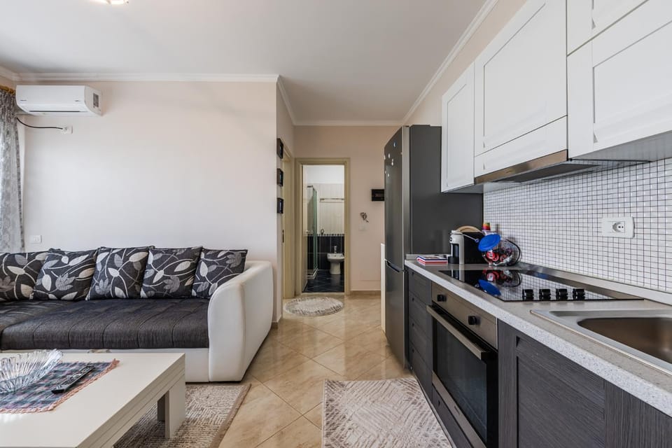 Kitchen or kitchenette, Living room, Seating area, Dining area, oven