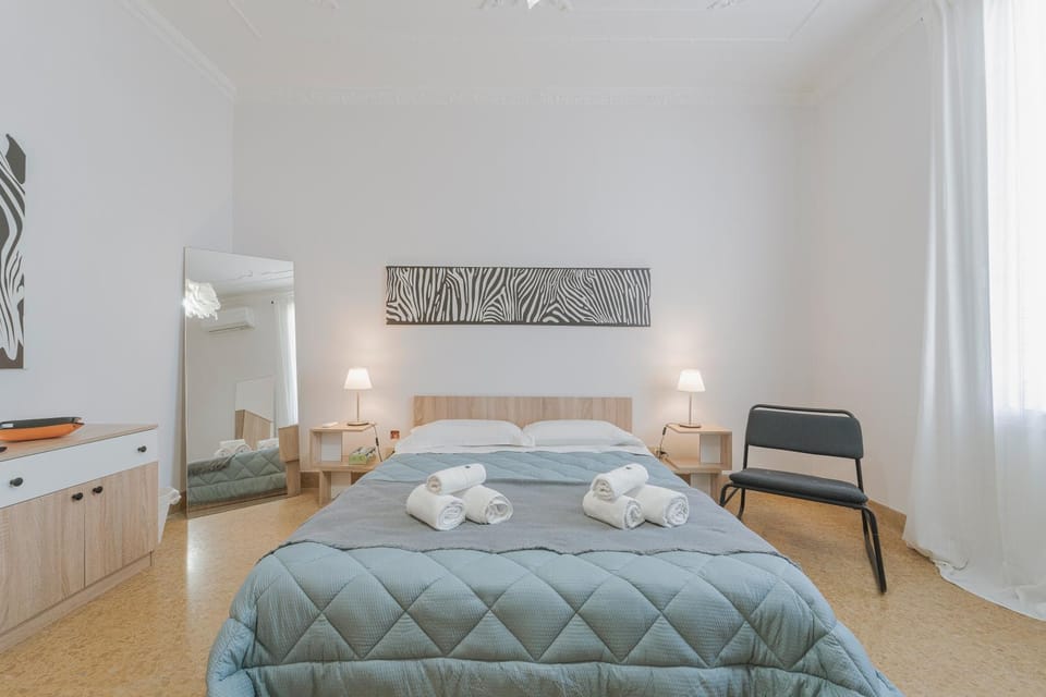 Bed, Photo of the whole room