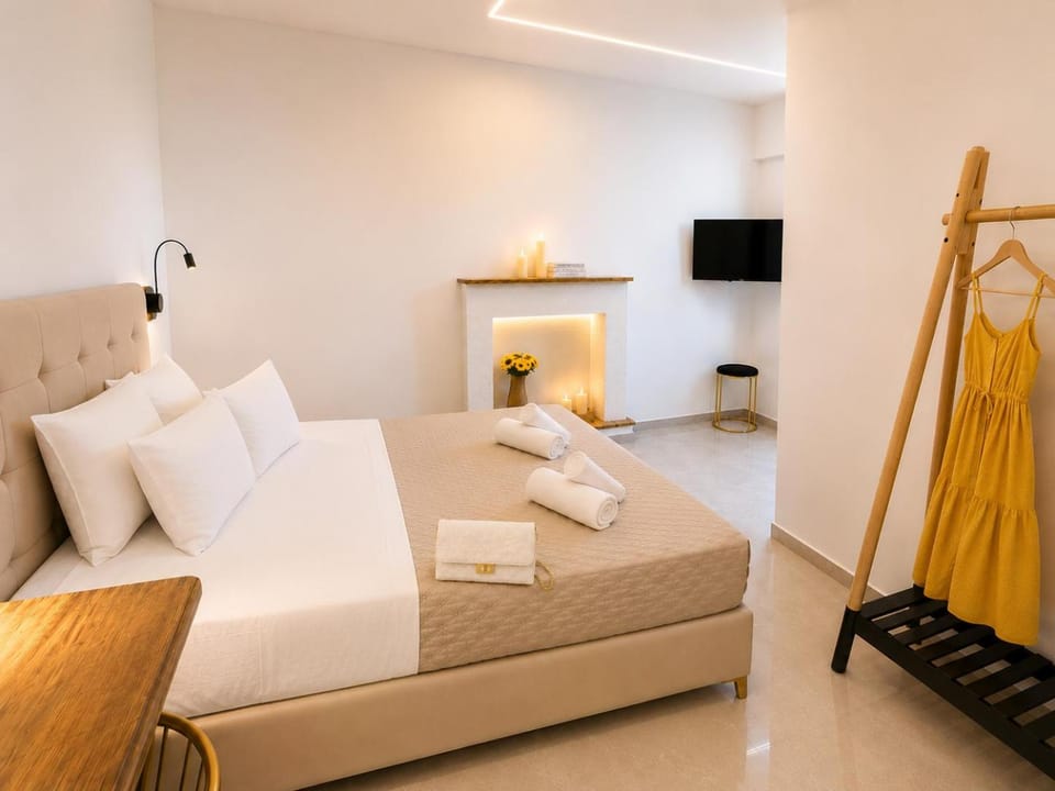 Bed, TV and multimedia, Photo of the whole room, Seating area, Bedroom, towels, wardrobe
